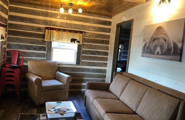 Little Bear 2-Bedroom with Loft Lake Front Log Cabin, Lake Alice