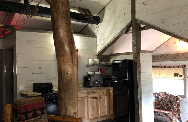 Big Bear Cabin 3-Bedroom Lake Front Log Cabin, Lake Alice