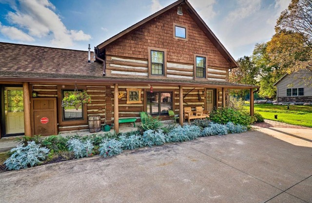 Log Cabin on the Wolf River with Private Hot Tub!