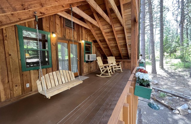 Log Cabin Retreat w/ game room