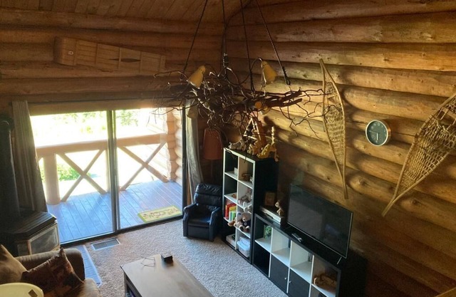 Spacious log cabin perfect for relaxing family getaways Sasquatch Mountain Wifi