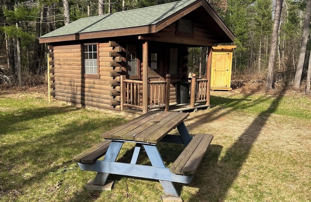 Log Cabin Sleeps four