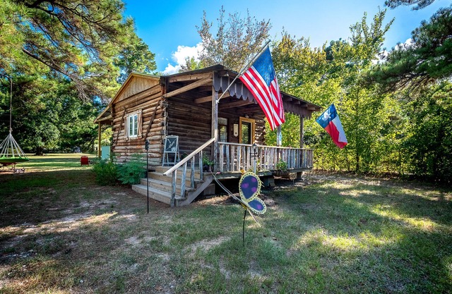 Log Cabin - TINY HOUSE on acreage