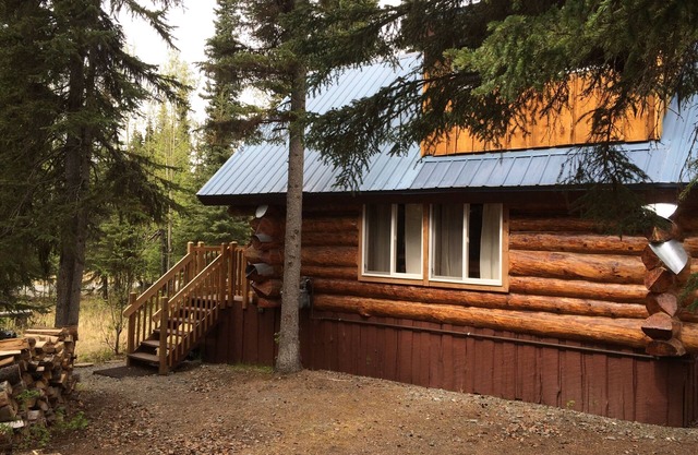 Log Cabin W Schlafzimmer Loft, Separates privates Badehaus und Bootshaus