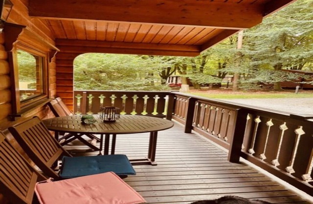 Log cabin with veranda, nestled in Kenwick Park, Louth