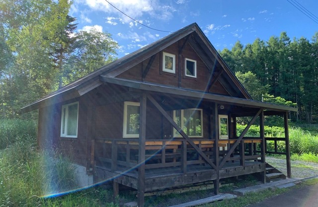 Log Cottage in a Hideaway Forest with BBQ deck big screen projector ready / Isoya-gun Hokkaidō
