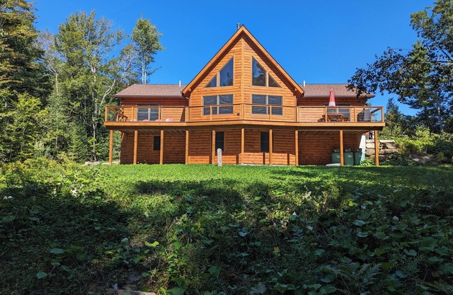 Log Home Mt Sunapee View - 5 min from beach and mountain & 9 min from town