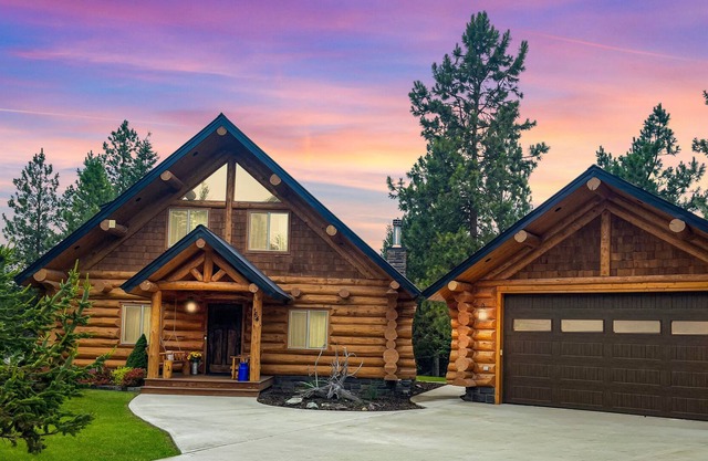 LOG HOME new built- 4bds-3 levels-golf nearby