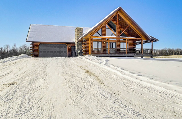 Log Home w/ Deck & Sunset Views: 19 Mi to Oconto!