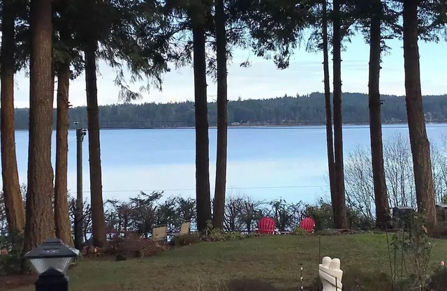 Log Home with 4 bedrooms 3 bathrooms