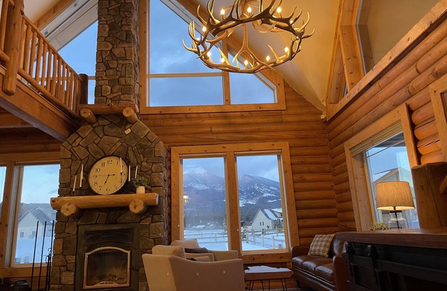 Log Home with Spectacular Mountain View
