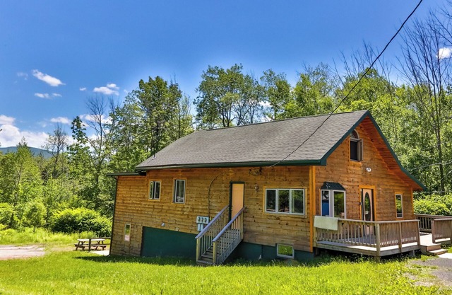 Log House /w Hot tub, Sauna, Bar, Mins to Hunter