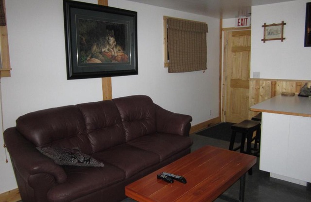 Log Inn & Pub
