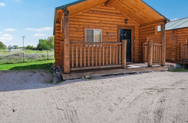 Blockhaus mit Küchenzeile, große Veranda, gemeinsame Sportplätze