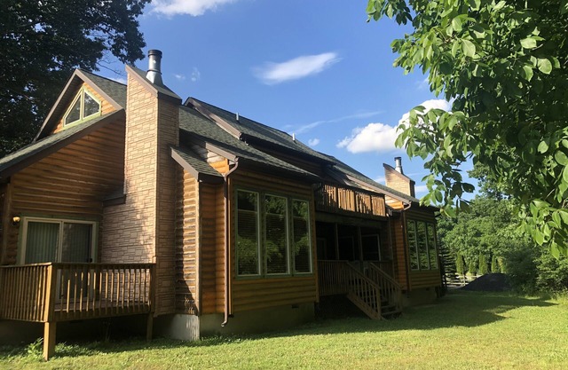 Hundefreundliche 3-Zimmer-Chalets mit privatem eingezäuntem Hof 10 MI zum Skifahren / Wandern