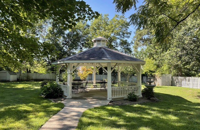 Loganberry Inn