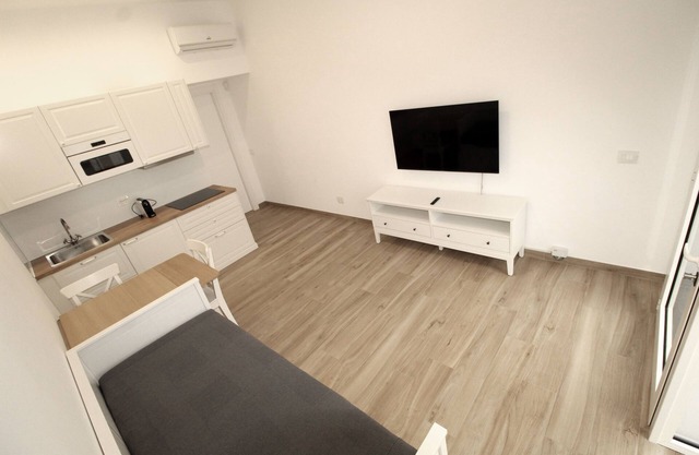 LOGICAL APARTAMENT 1 VIA P ROSSI 19/4 MILAN - SEPARATE ENTRANCE
