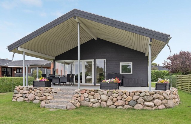 "Loi" - 200m from the sea by Interhome