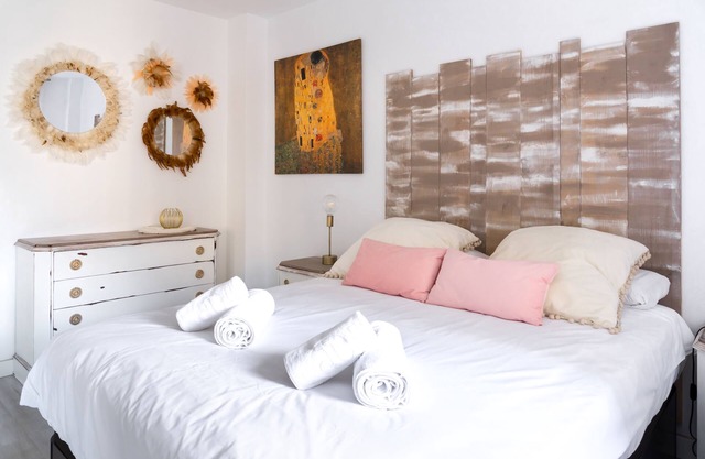 LOIRA FERREIRO: Spaciousness in a Residential Area