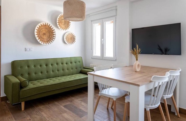 LOIRA NAVARRA 32: Modern and Cozy with Views