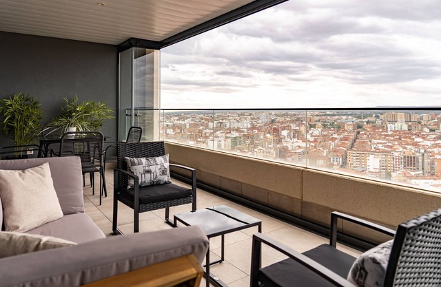 LOIRA TORRE 2: Luxury next to the Delicias Station