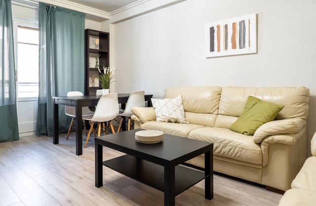 LOIRA VIÑAZA: Modern and functional 4-bedroom apar
