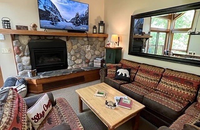 Lola’s Lodge Ski-In/Ski-Out 3 bedroom Lodge near hiking/golf