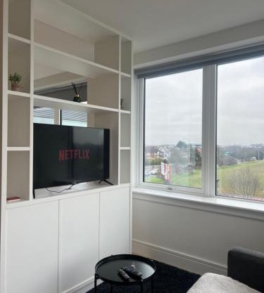 London Luxury Heathrow AIRPORTApartments Terminal at 12345 PARKING ON SITE