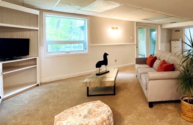 London, Ontario Cozy Suite