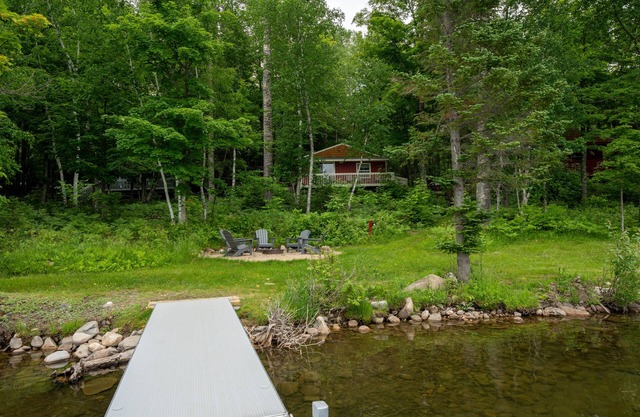 Lone Pine: Adventure Awaits at This Charming Lakefront Cottage