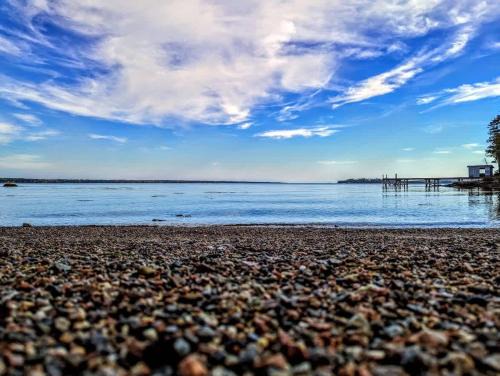 Lone Pine Oceanfront Cottage