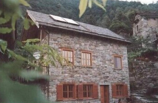 Freistehendes Ferienhaus im Bergdorf Valleggia im Piemont