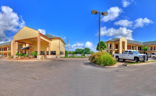 Lone Star Inn and Suites Victoria
