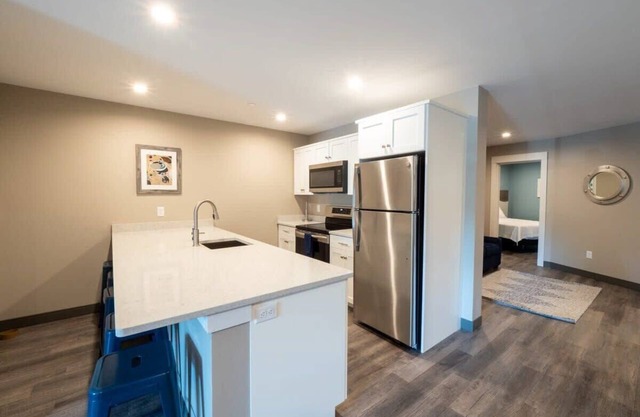 Long Beach Suites: Book 2025 Summer Trip Today!