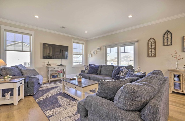 Long Branch Home < 1 Mi to Beach!