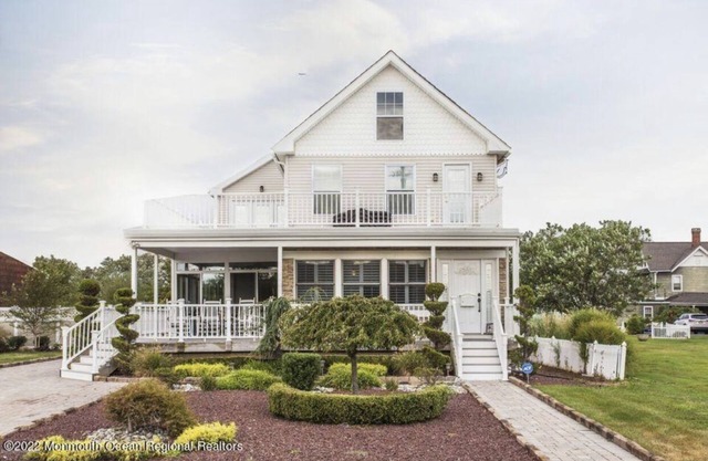 Long Branch/Monmouth Beach House Rental- Ocean views from top deck!