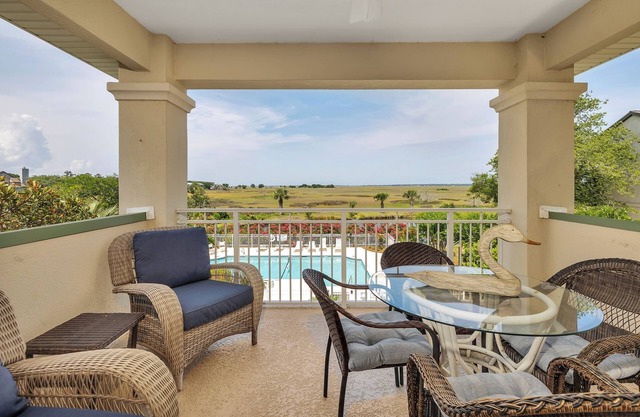 MARSH MAGIC The Best View in The House! 4 Bedrooms Professionally Decorated