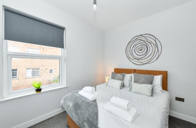 Long Eaton Modern 4bed House