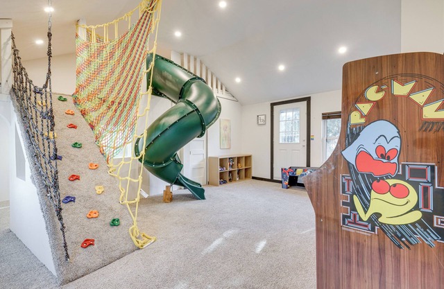 Long Island Vacation Rental: 4 Mi to Beach