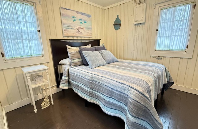 Long Lake Getaway-Hot Tub-Pet Friendly-Near Alpena
