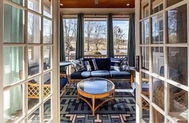 Long Leaf 4 bedroom 3.5 bath Lake Oconee Cottage with Lake access