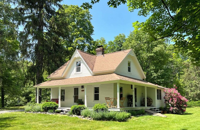 Long Pond Cottage, Country Retreat in Rhinebeck
