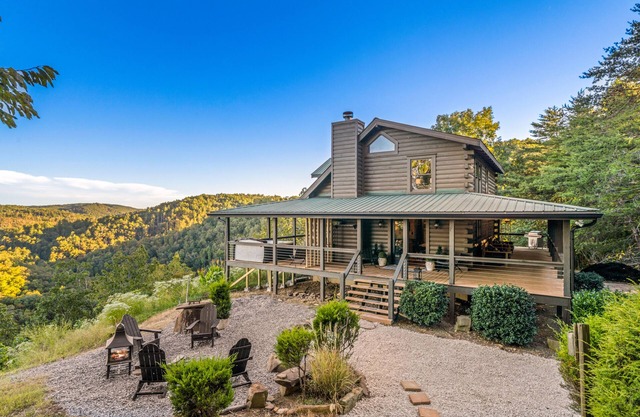 Long-range mountain views, wraparound deck, stunning decor, hot tub, star gazing