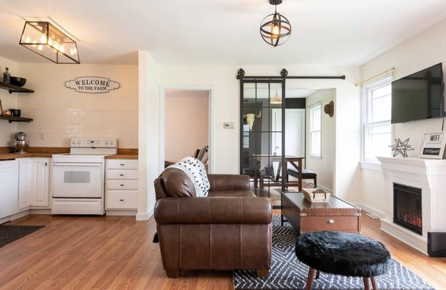 Long term or short term furnished peppercorn cottage!
