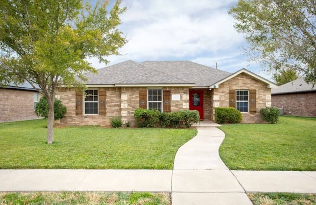 Longhorn Getaway-NEW!-3 bedrooms- sleeps 10!!!