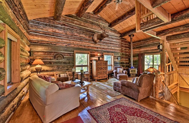 Longhorn Ranch Cabin w/ Hot Tub, Large Deck and Stunning Views!