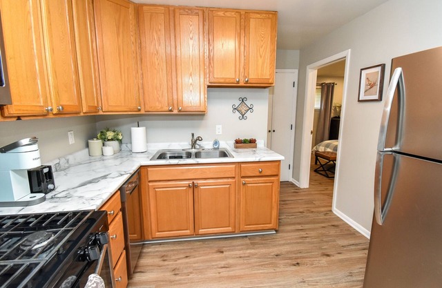 Longterm Haven in the Heights-Steps to Everything