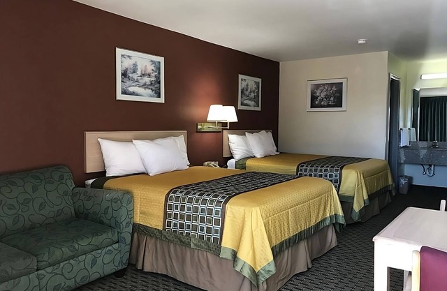 Look No More! 2 Comfortable Units, Free Parking & Breakfast, Near Library Park