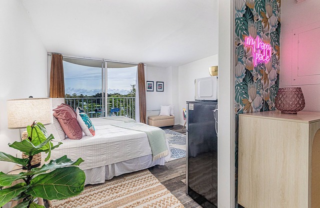 LOOK! Studio Condo in Downtown Hilo: Lagoon Views, Pool, AC