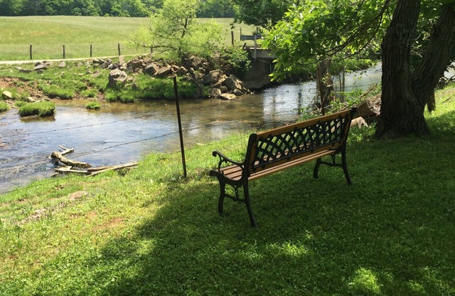 Auf der Suche nach einem Country Getaway - in der Nähe von Virginia Tech? Big Eingezäunter Hof für Haustiere